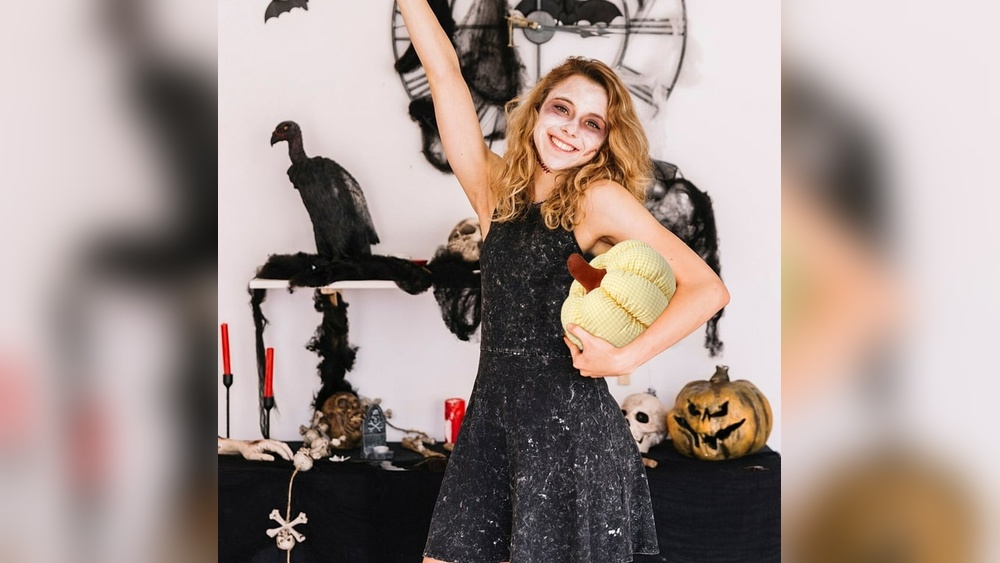 Home Decor Retailers Seasonal Discounts