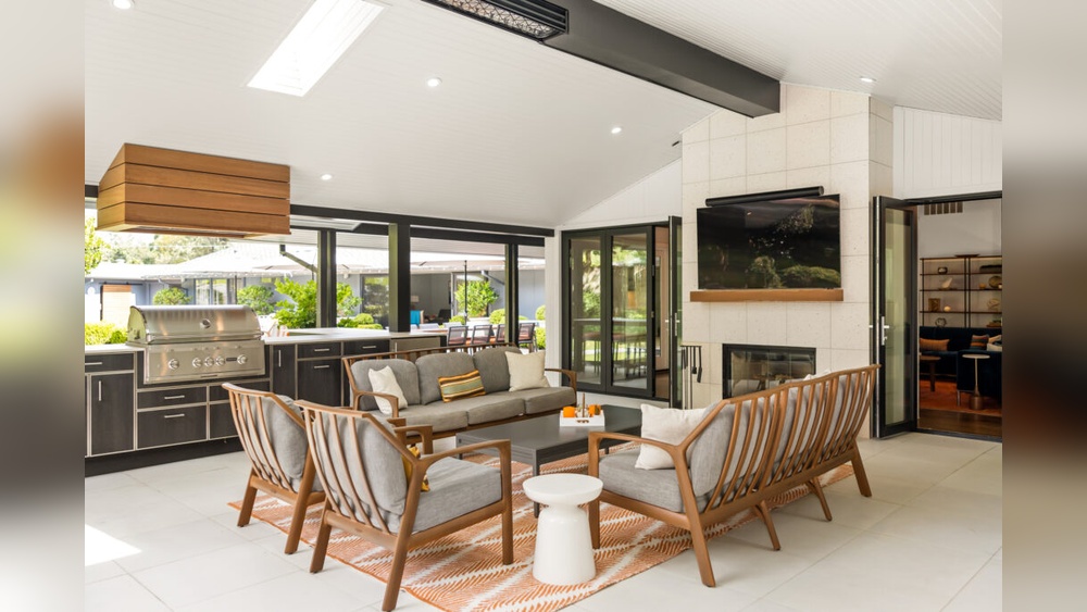 Luxury Homes With Outdoor Kitchens