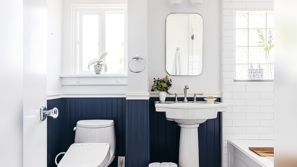 Small Bathroom Designs With Wainscoting