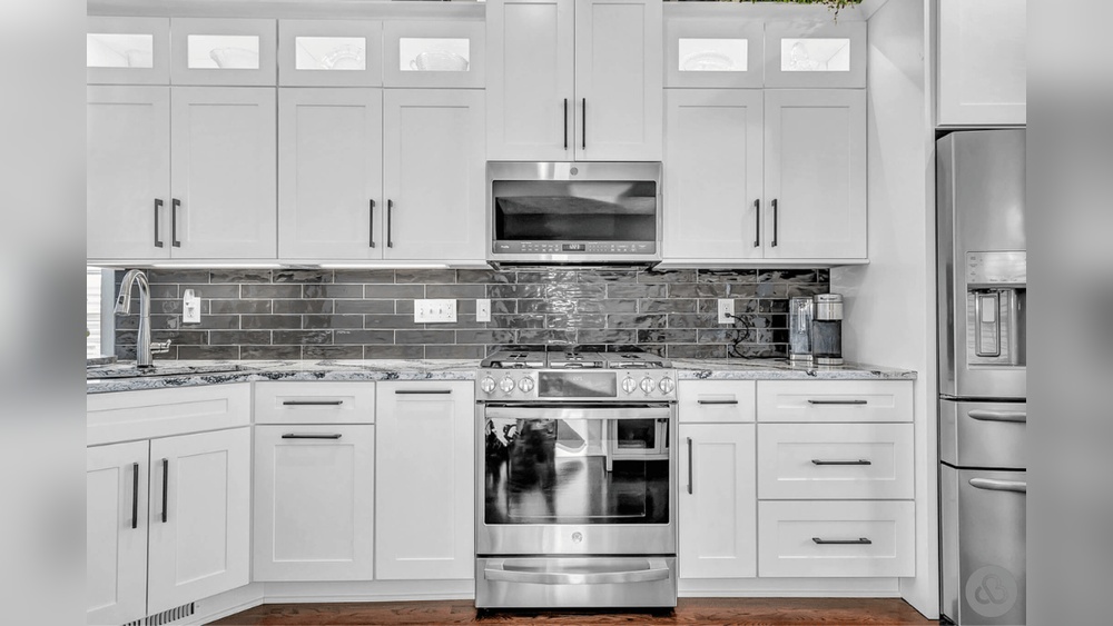 White Luxury Kitchens With Tile Backsplashes