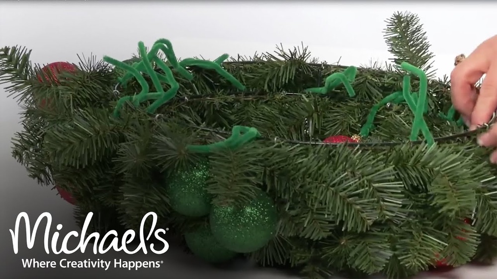How to Attach Decorations to a Wreath
