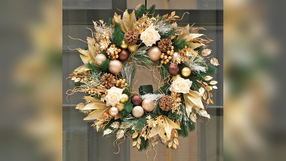 How to Decorate a 24 Door Wreath