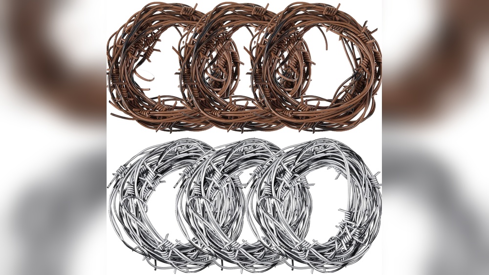 How to Decorate a Barbe Wire Wreath