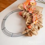 How to Decorate a Burlap Wreath