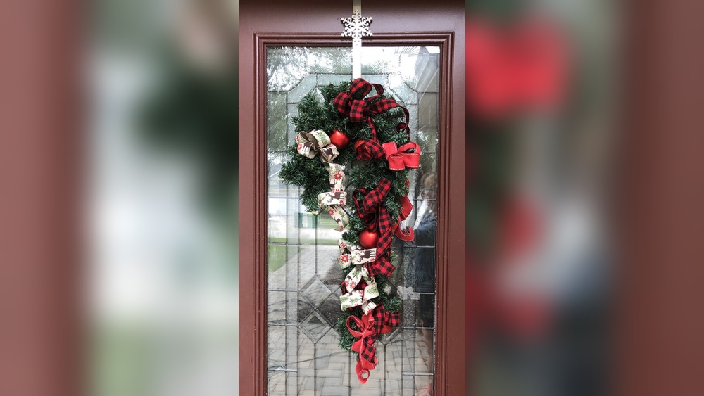 How to Decorate a Candy Cane Wreath