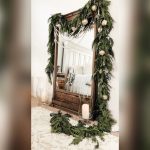 How to Decorate a Cedar Wreaths