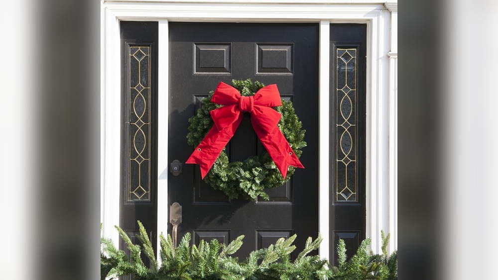 How to Decorate a Christmas Door Wreath
