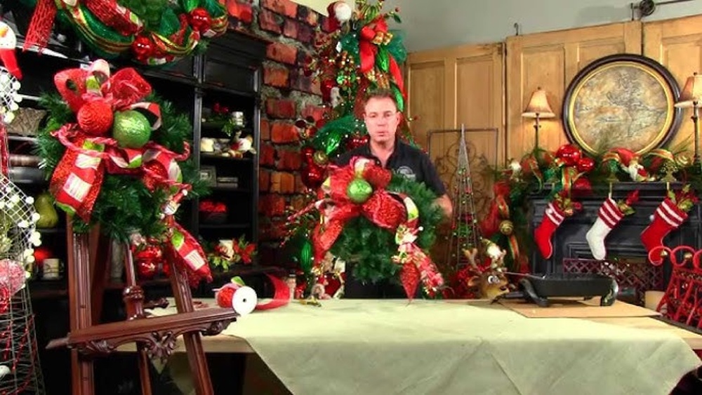 How to Decorate a Christmas Wreath Trees N Trends