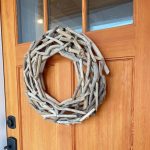 How to Decorate a Driftwood Wreath