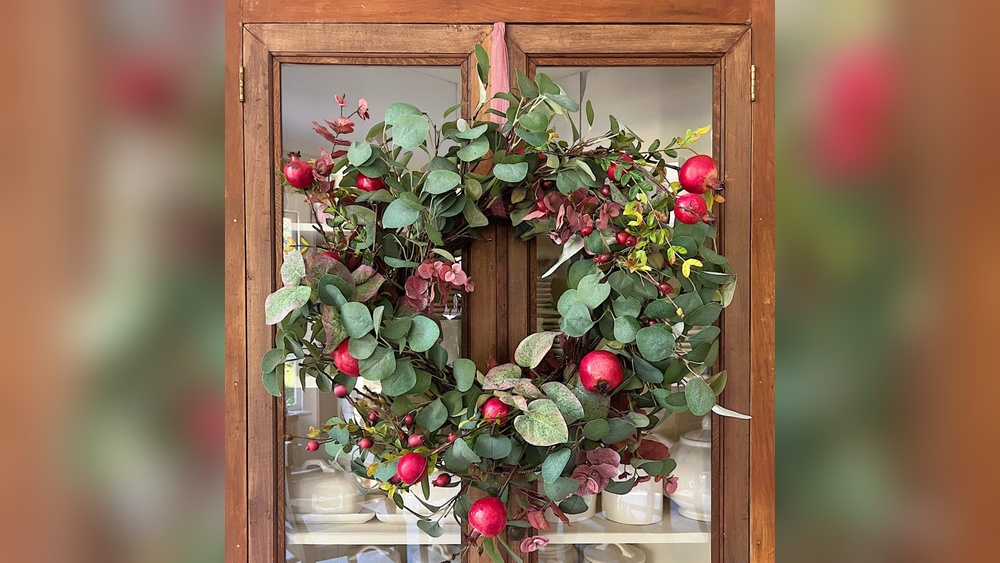 How to Decorate a Eucalytus Wreath for Christmas