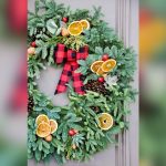 How to Decorate a Fresh Holiday Wreath