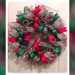 How to Decorate a Green Wreath With Mesh Ribbon