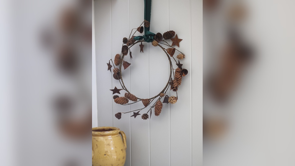 How to Decorate a Rustic Metal Wreath