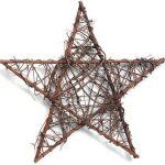 How to Decorate a Star Shaped Grapevine Wreath