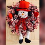 How to Decorate a Straw Wreath Using Hats & Mittens