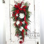 How to Decorate a Teardrop Wreath for Christmas