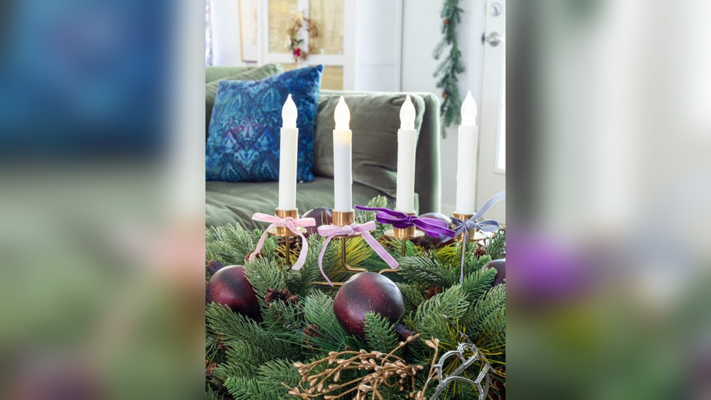 How to Decorate Advent Wreath