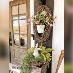 How to Decorate an Oval Wreath for Spring
