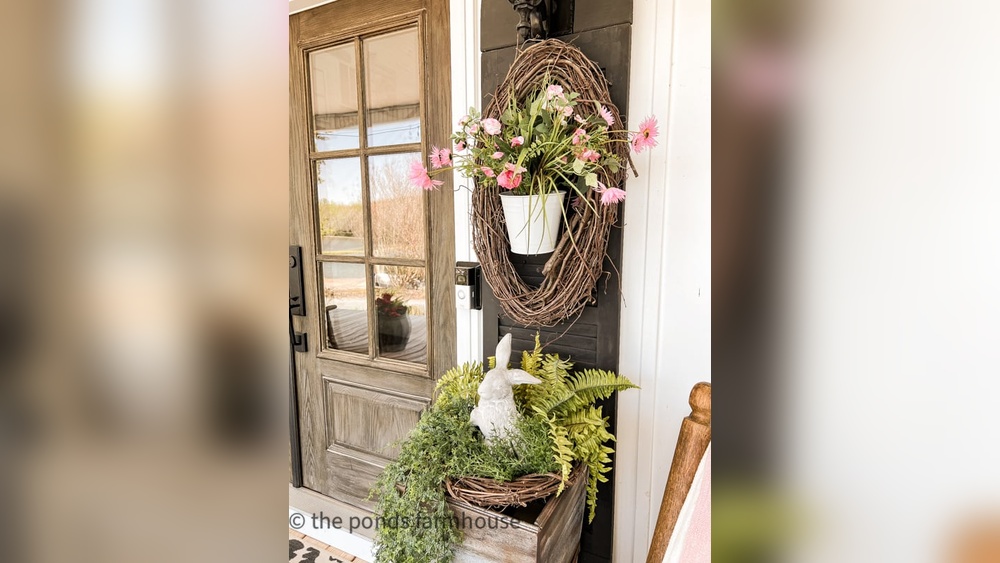 How to Decorate an Oval Wreath for Spring