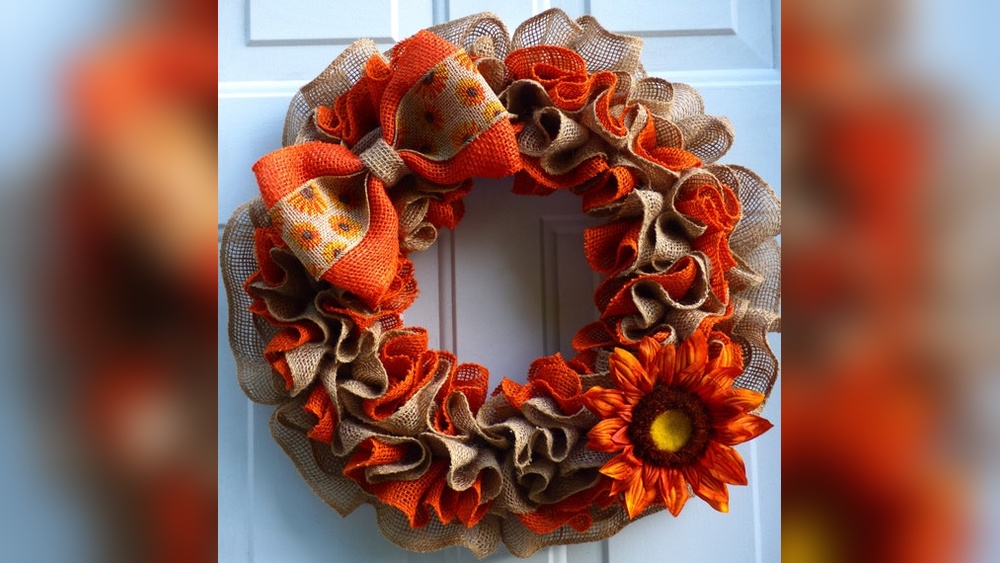 How to Decorate Burlap Wreath for Fall
