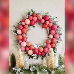 How to Decorate Christmas Wreaths