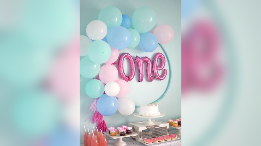 How to Decorate Hola Hoops Wreaths for Todd