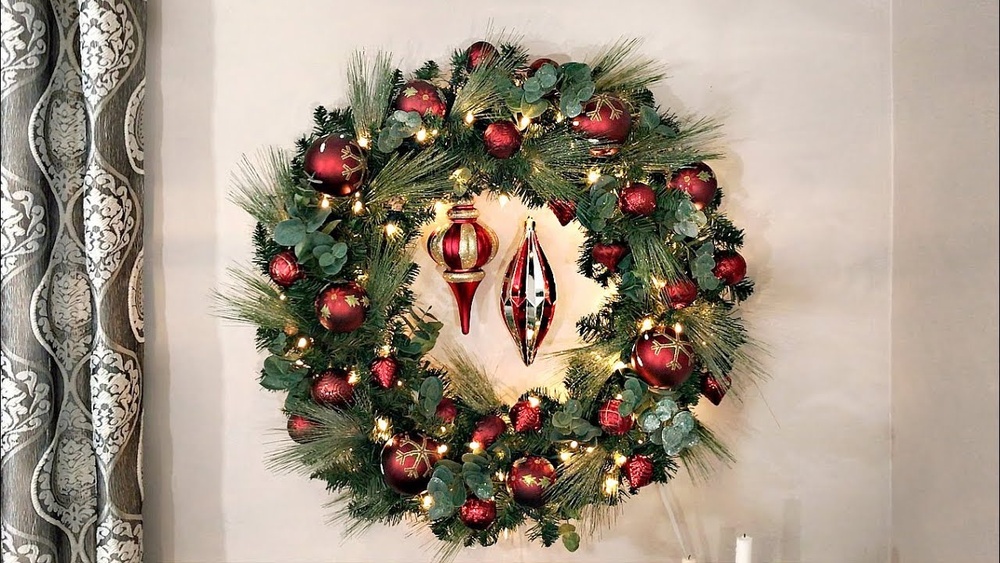 How to Decorate Large Christmas Wreath