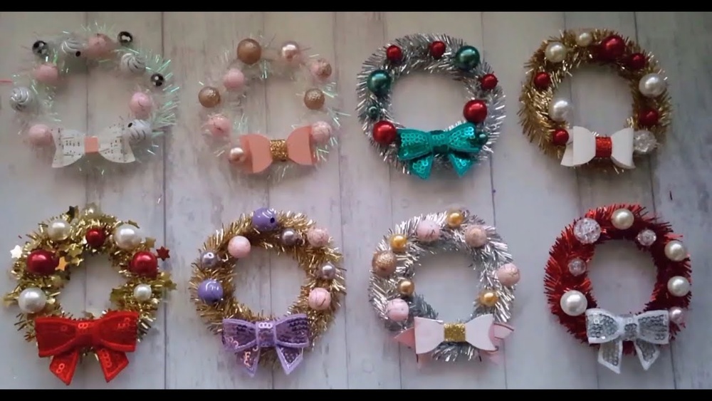 How to Decorate Small Wreaths