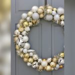 How to Decorate Wreath With Ornaments