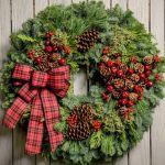 How to Decorate Wreaths And Swags Christmas