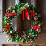 How to Decorate Your Own Christmas Wreath
