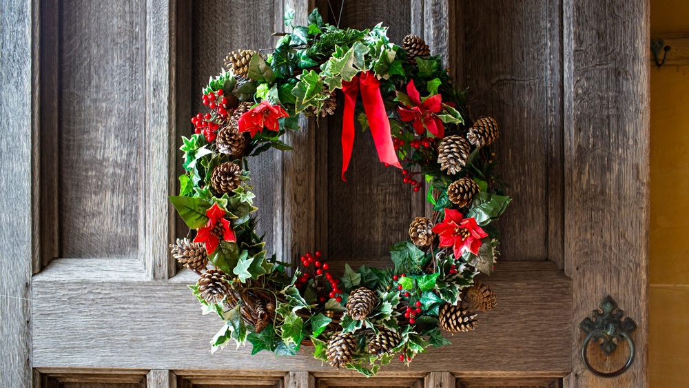 How to Decorate Your Own Christmas Wreath