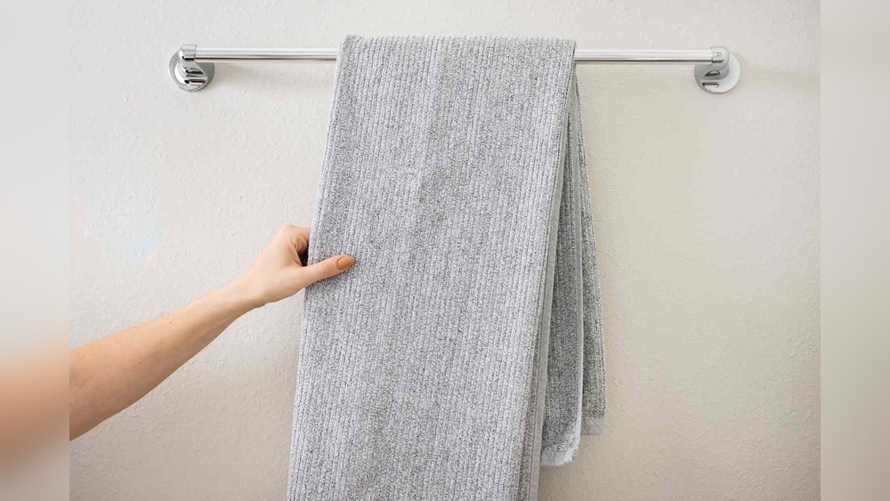 How to Display Bathroom Towels on Rack