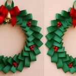 How to Make a Wreath With Christmas Decorations