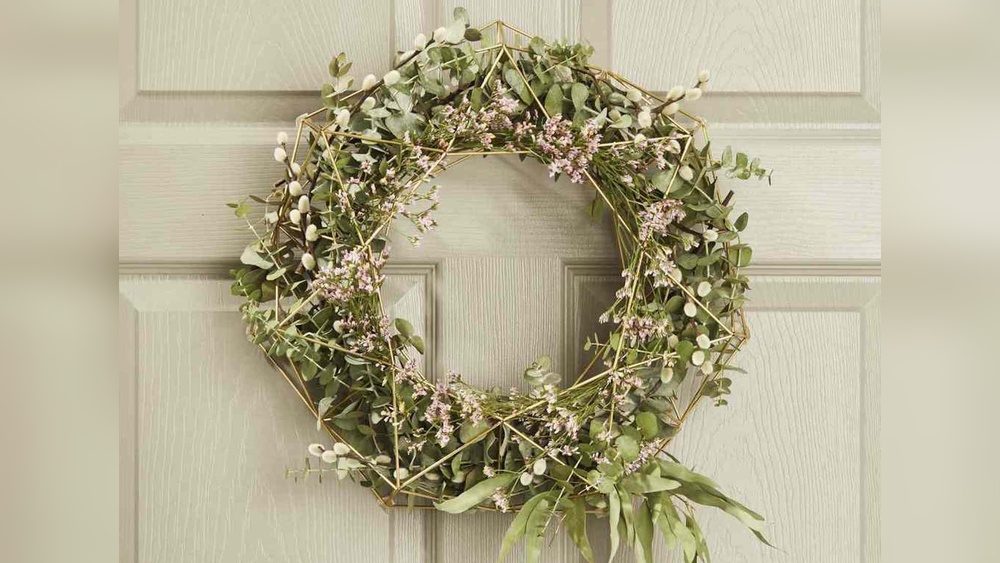 How to Make Decorative Wreath