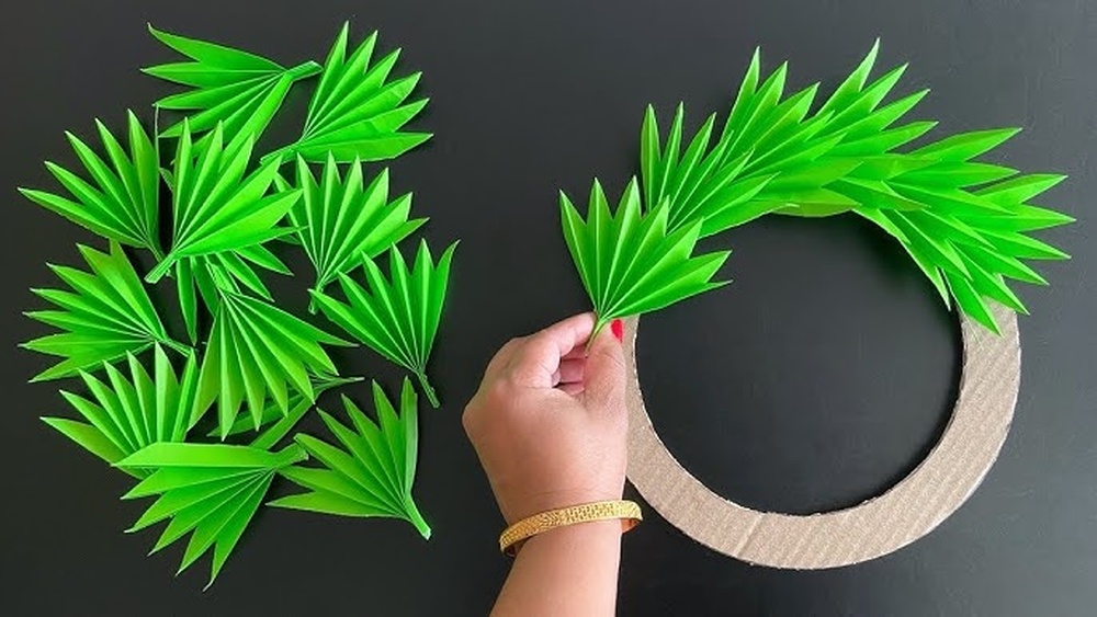 How to Make Paper Wreath for Home Decoration