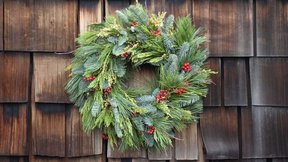 How to Make Your Own Decorative Wreath