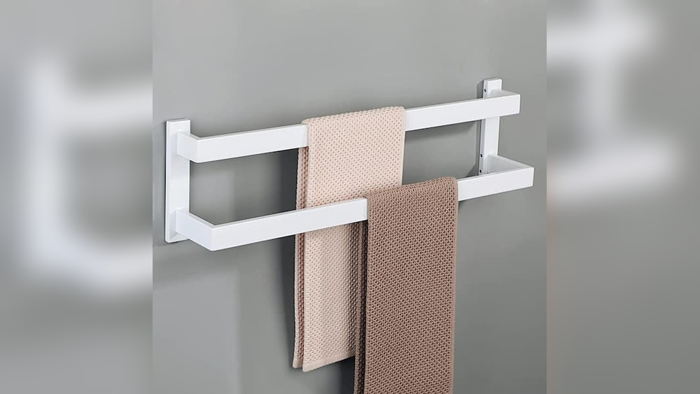 How to Mount a Towel Rack to a Bathroom Wall