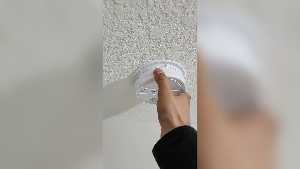 How to Open a Kidde Smoke Detector
