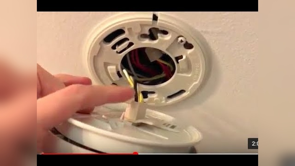 How to Take a Smoke Detector off