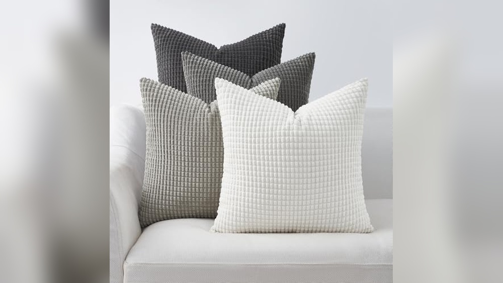 Best Throw Pillow Colors for Grey Couch